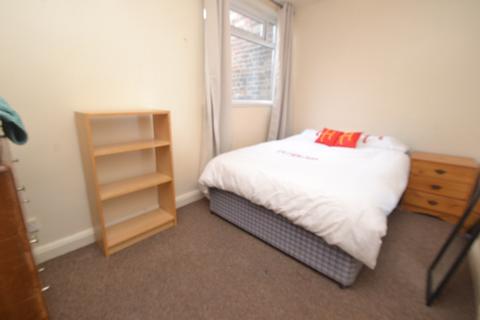 6 bedroom terraced house to rent, Derby Road, Nottingham NG7