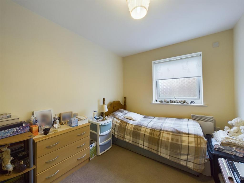 Bedroom 2 (2).jpg