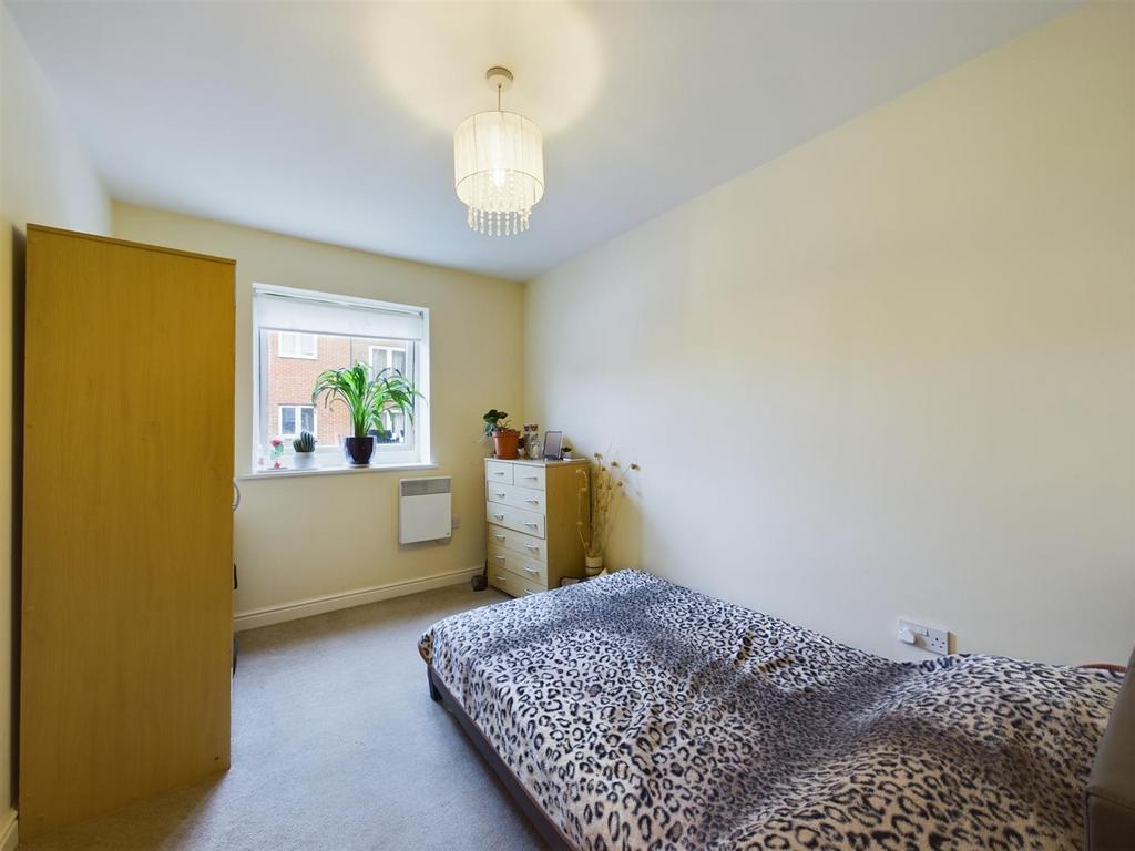 Bedroom 1.jpg