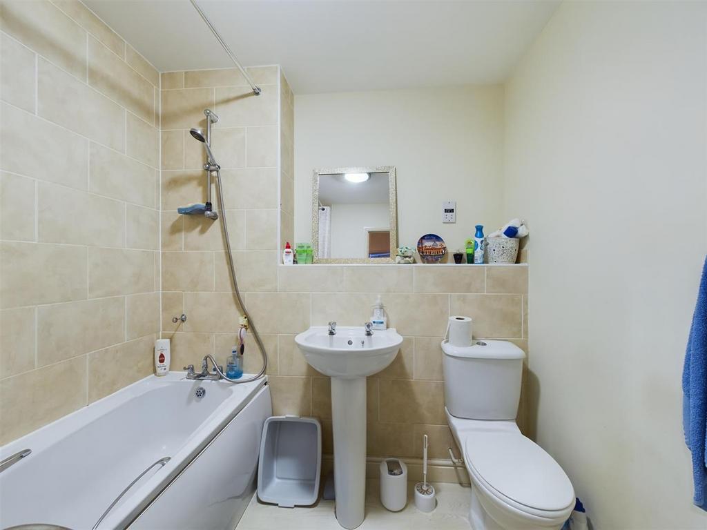 Bathroom (2).jpg