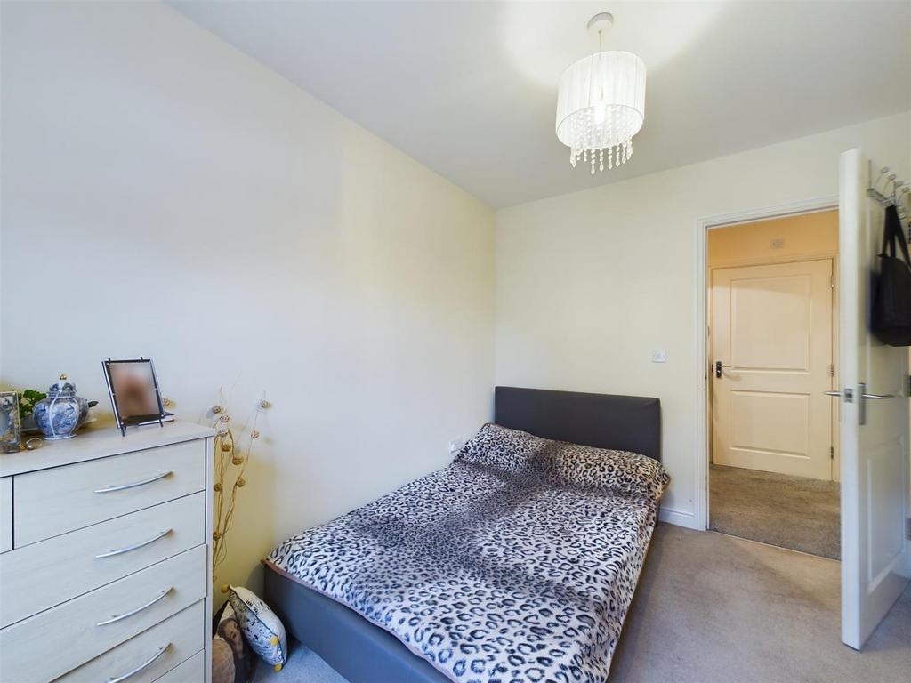 Bedroom 1 (2).jpg