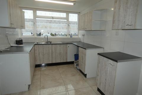 3 bedroom terraced house to rent, Ely Way, Thetford, IP24 1DP