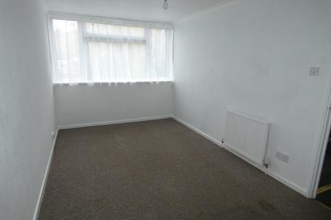 3 bedroom terraced house to rent, Ely Way, Thetford, IP24 1DP