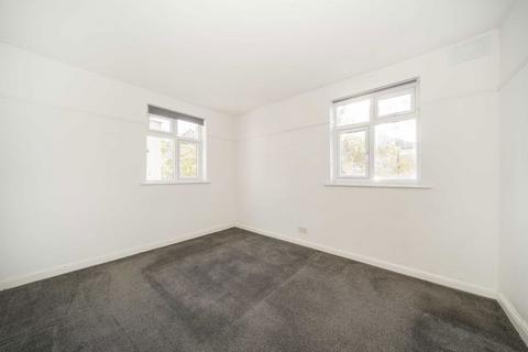 2 bedroom flat to rent, Kings Avenue, London SW4