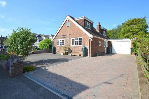 4 bedroom detached bungalow to rent, Hailsham Road, Herstmonceux, Hailsham