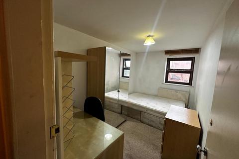 3 bedroom flat to rent, Leeds LS3