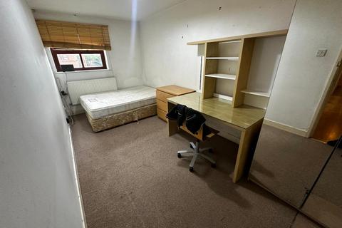 3 bedroom flat to rent, Leeds LS3