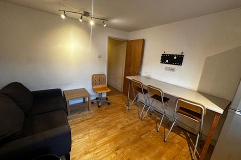 3 bedroom flat to rent, Leeds LS3