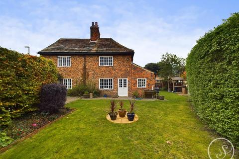 4 bedroom detached house for sale, Meynell Road, Leeds