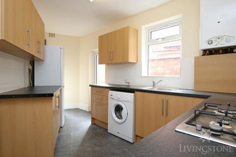 5 bedroom terraced house to rent, St Albans Road, Leicester LE2