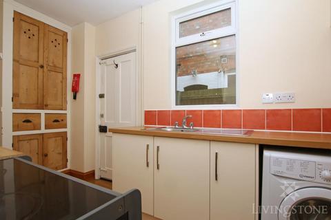 3 bedroom terraced house to rent, Bulwer Road, Leicester LE2