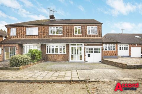 5 bedroom semi-detached house for sale, Millbrook Gardens, Gidea Park, RM2