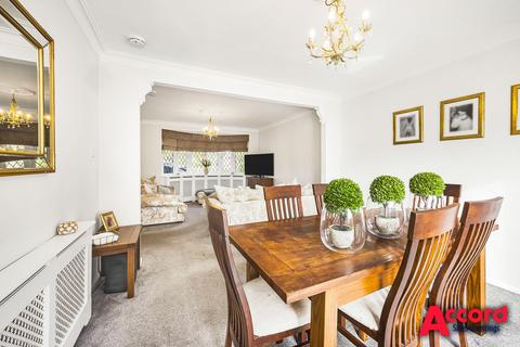28 Millbrook Gardens, Gidea Park, Romford, RM2 5RP