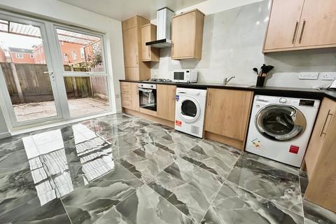 4 bedroom terraced house to rent, Guide Post Road, Manchester, Greater Manchester, M13