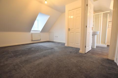 4 bedroom terraced house to rent, Whittington Chase, Kingsmead