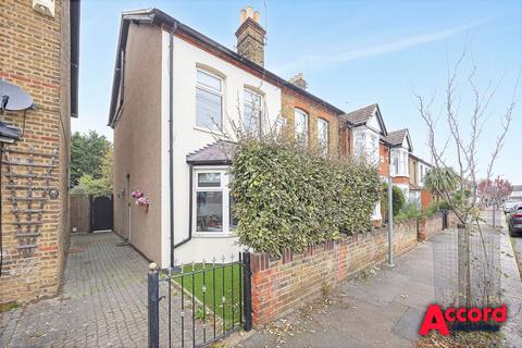 4 bedroom semi-detached house for sale, Vine Street, Romford, RM7