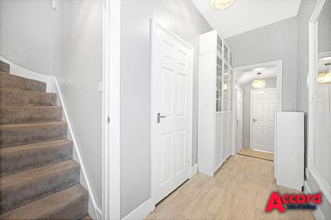 4 bedroom semi-detached house for sale, Vine Street, Romford, RM7