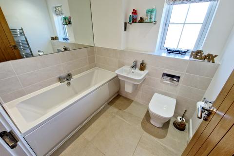 4 bedroom detached house for sale, Woodlands Lane, Leeds, West Yorkshire, LS16