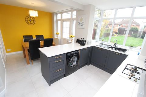 4 bedroom semi-detached house for sale, The Fairway, Leicester LE8