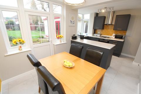 4 bedroom semi-detached house for sale, The Fairway, Leicester LE8