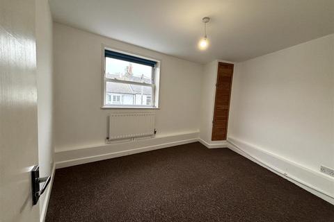 2 bedroom flat to rent, Howard Road, Brighton