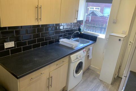 3 bedroom terraced house to rent, Leeds LS4