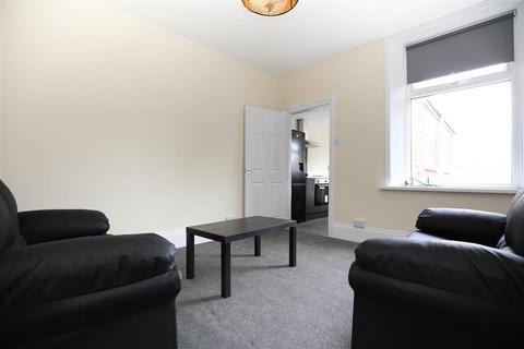 3 bedroom flat to rent, Mowbray Street, Newcastle Upon Tyne NE6