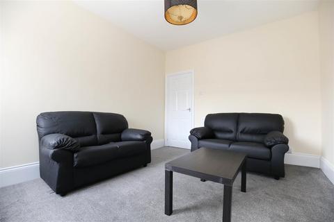 3 bedroom flat to rent, Mowbray Street, Newcastle Upon Tyne NE6