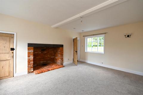 3 bedroom semi-detached house to rent, Halesworth