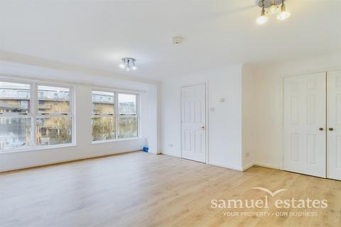 2 bedroom flat to rent, Wesley Avenue, London, E16