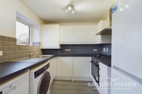 2 bedroom flat to rent, Wesley Avenue, London, E16