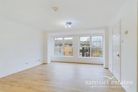 2 bedroom flat to rent, Wesley Avenue, London, E16