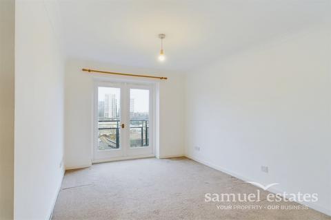 2 bedroom flat to rent, Wesley Avenue, London, E16