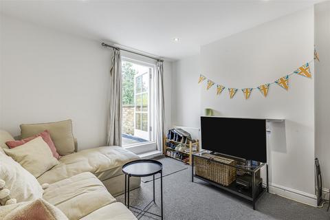 3 bedroom flat to rent, Mexfield Road, London