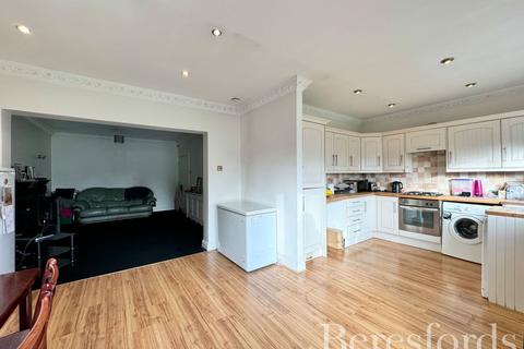 15 Barton Road, Hornchurch, RM12 4AA