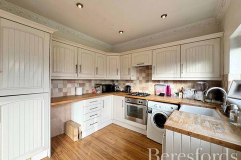 15 Barton Road, Hornchurch, RM12 4AA