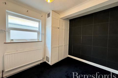 15 Barton Road, Hornchurch, RM12 4AA