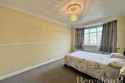 15 Barton Road, Hornchurch, RM12 4AA