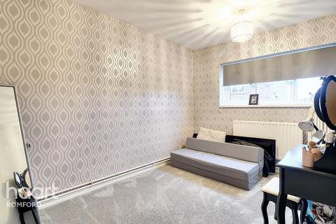 4a Firbank Road, Romford, RM5 2TP