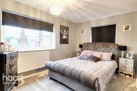 4a Firbank Road, Romford, RM5 2TP
