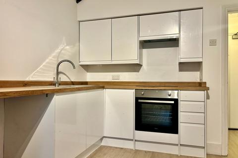 Studio to rent, Hove BN3