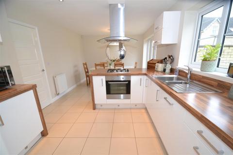 4 bedroom detached house for sale, Old Mill Dam Lane, Queensbury