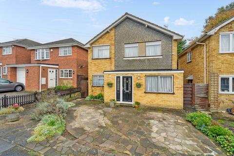 4 bedroom detached house for sale, Ashlyn Close, Bushey