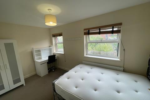 4 bedroom terraced house to rent, Leeds LS6