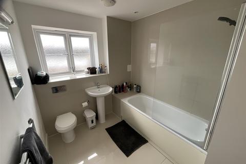 2 bedroom flat for sale, Clayhill Gardens, Hoo, Rochester, Kent