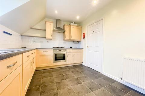 2 bedroom penthouse to rent, Middlewood Drive East, Wadsley ParkVillage, S6