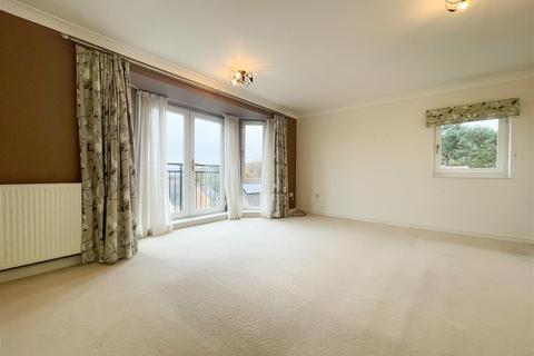 2 bedroom penthouse to rent, Middlewood Drive East, Wadsley ParkVillage, S6