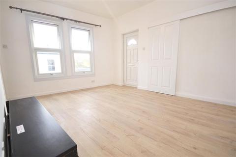 2 bedroom apartment to rent, Linkfield Road, Middlesex