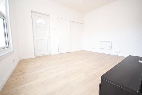 2 bedroom apartment to rent, Linkfield Road, Middlesex