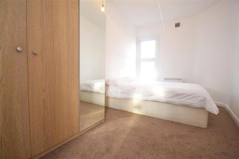 2 bedroom apartment to rent, Linkfield Road, Middlesex